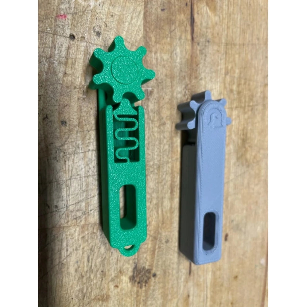 Amfyn Plastic Pack Of_2 Gear Click Fidget Keychain (Multicolor)