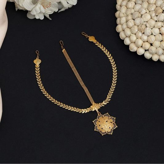 Fashion Women's Gold Color Matha Patti