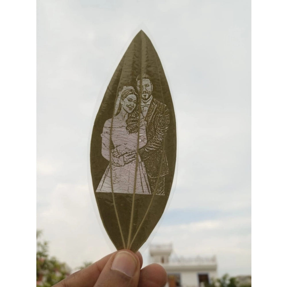Amfyn Custom Engraved Leaf Art – Couple Portrait on Natural Leaf