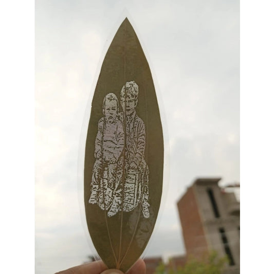 Amfyn Custom Engraved Leaf Art – Parent And Child Portrait on Natural Leaf