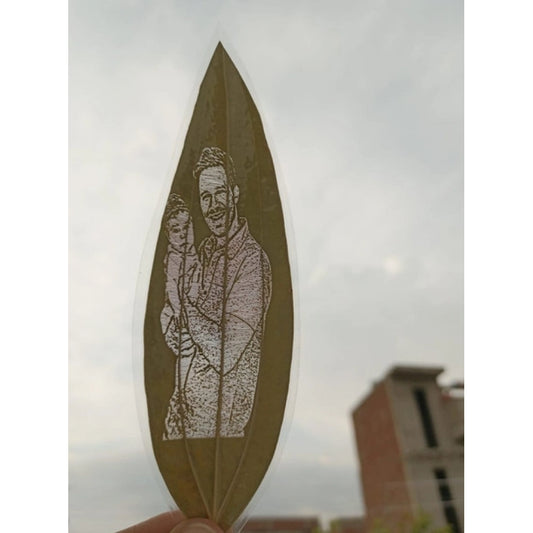 Amfyn Custom Father &amp; Child Portrait Engraved on Natural Leaf – Personalized Botanical Art Gift