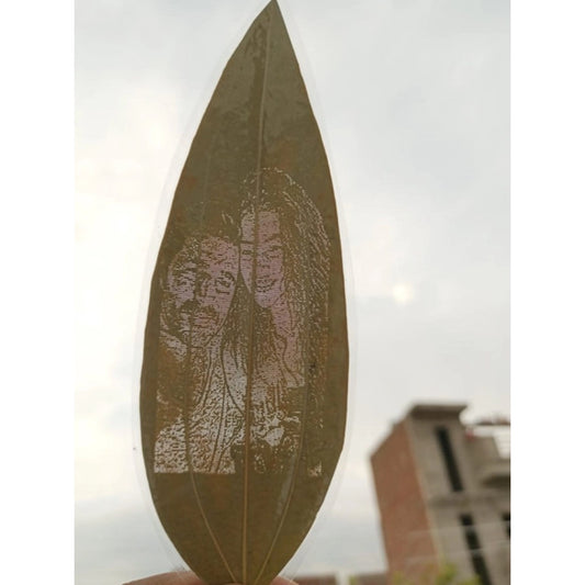 Amfyn Custom Couple Portrait Engraved on Natural Leaf – Personalized Romantic Leaf Art Gift