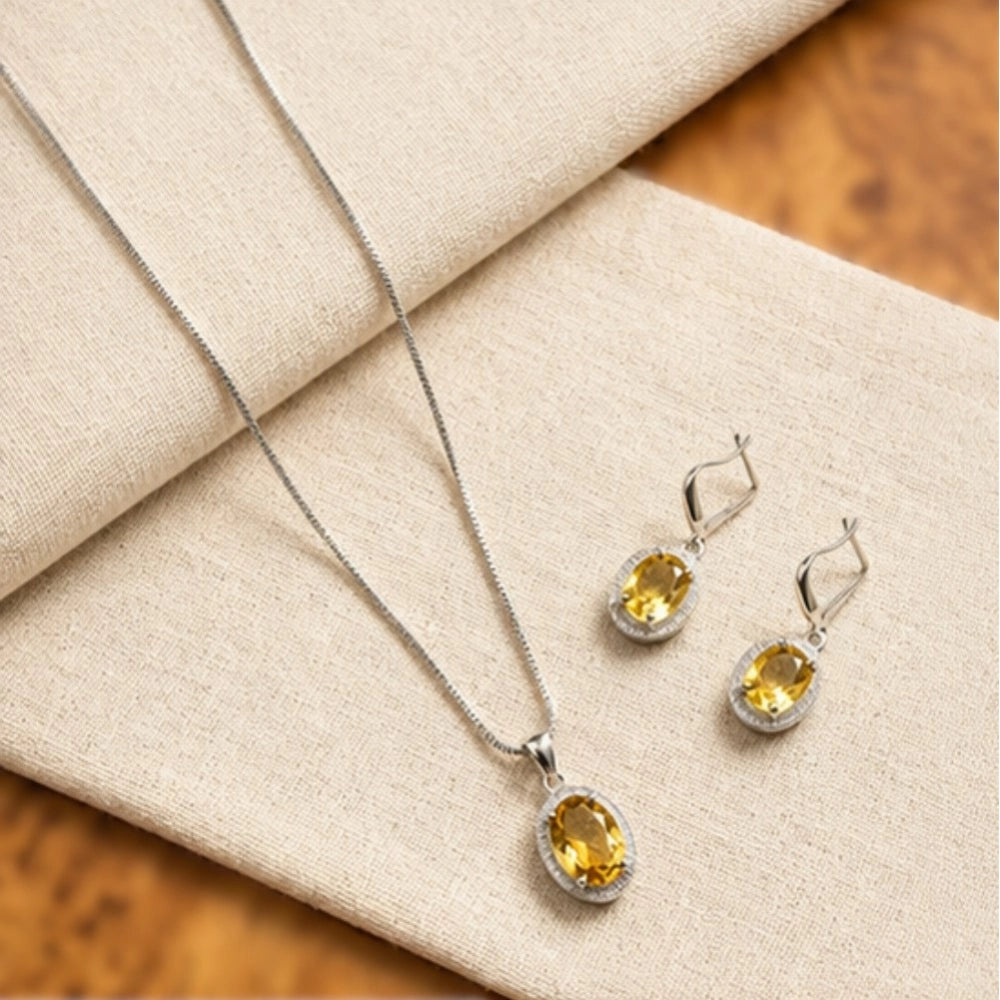 Amfyn Women's Brass Silver Plated Pendant Set (Yellow)