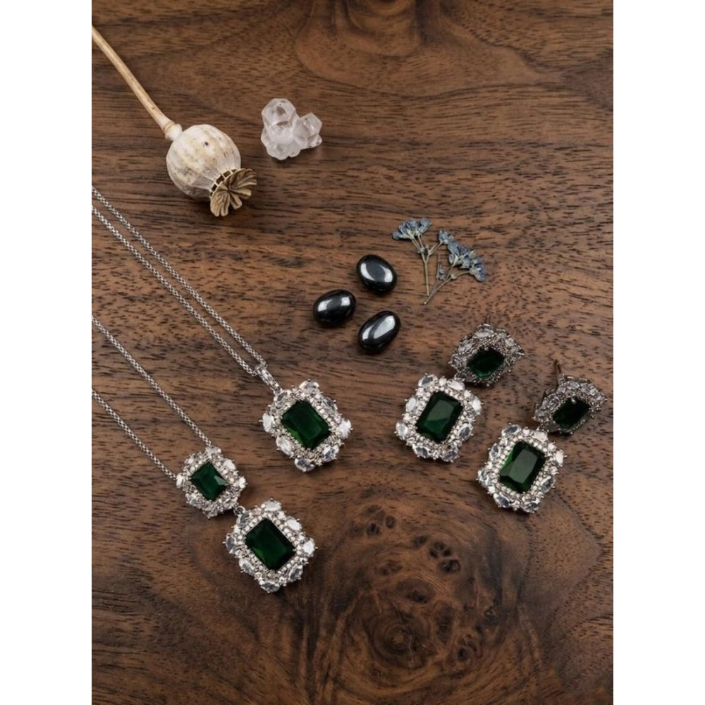 Amfyn Women's Brass Silver Plated Pendant Set (Green)