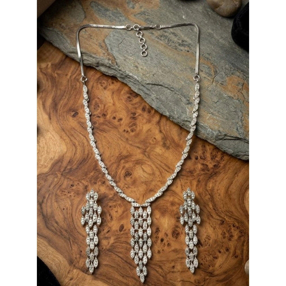 Amfyn Women's Brass Silver Plated Necklace set (Silver)