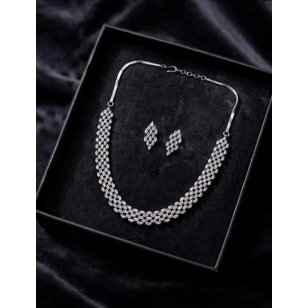 Amfyn Women's Brass Silver Plated Necklace set (Silver)