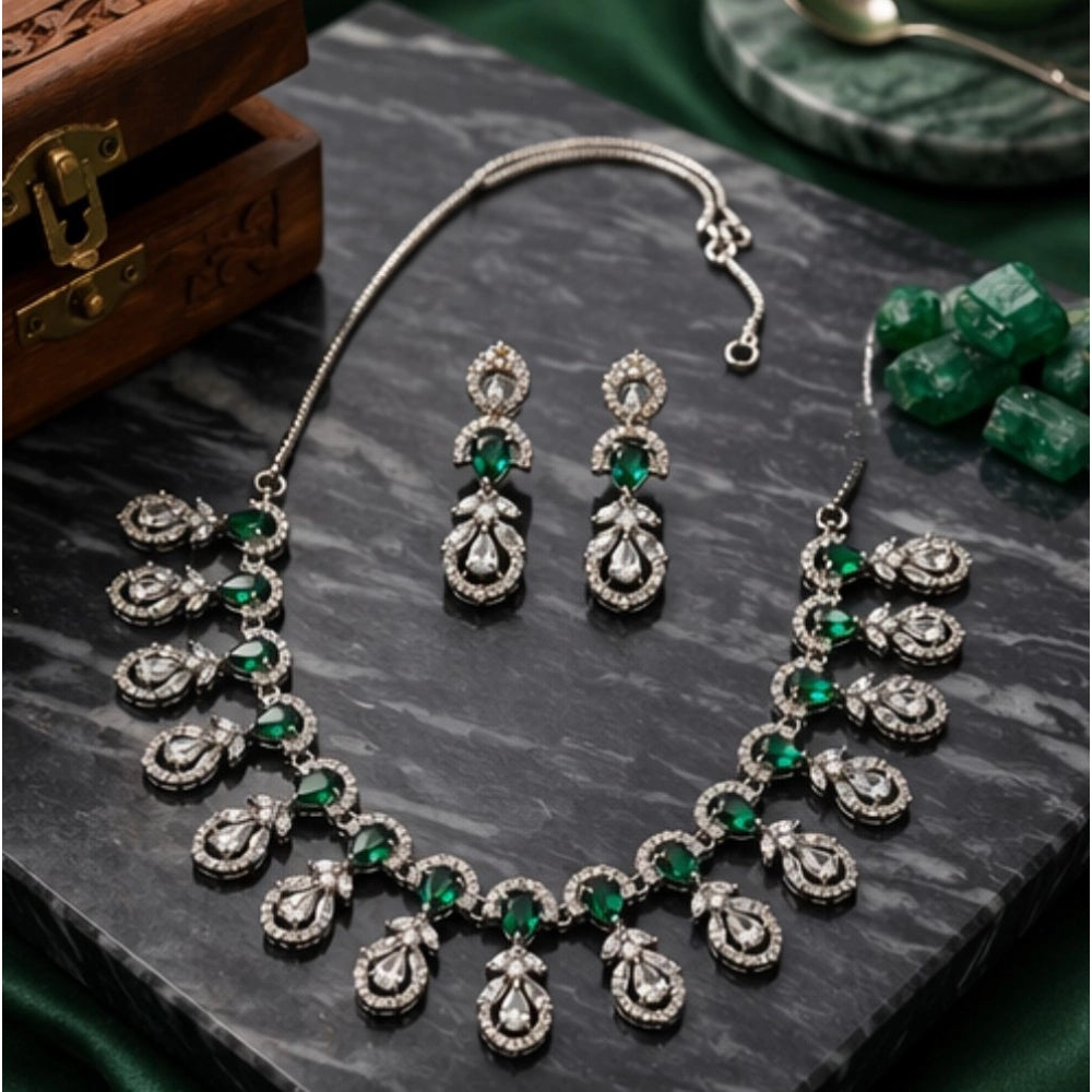 Amfyn Women's Brass Silver Plated Necklace set (Green)