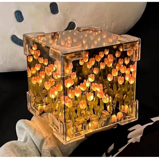 Amfyn Cube Tulip Lamp (Multicolor)