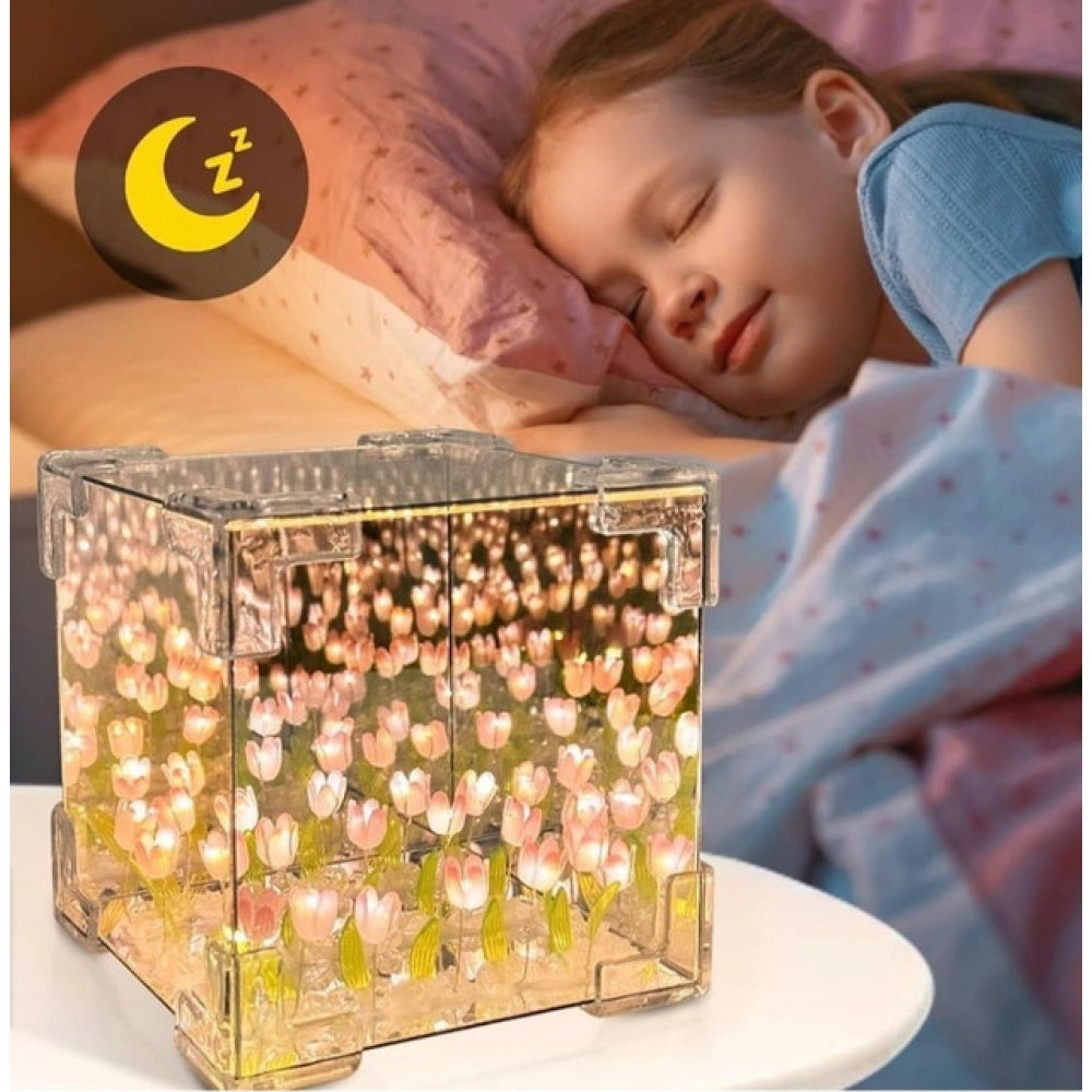 Amfyn Cube Tulip Lamp (Multicolor)