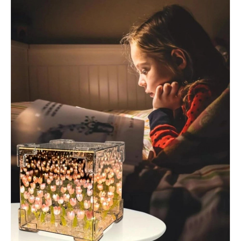 Amfyn Cube Tulip Lamp (Multicolor)